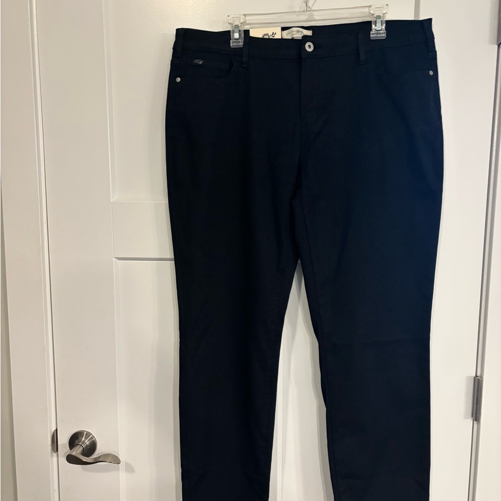 JACH’S GIRLFRIEND JEANS STRAIGHT LEG WOMEN SIZE 14. BLACK  NEW